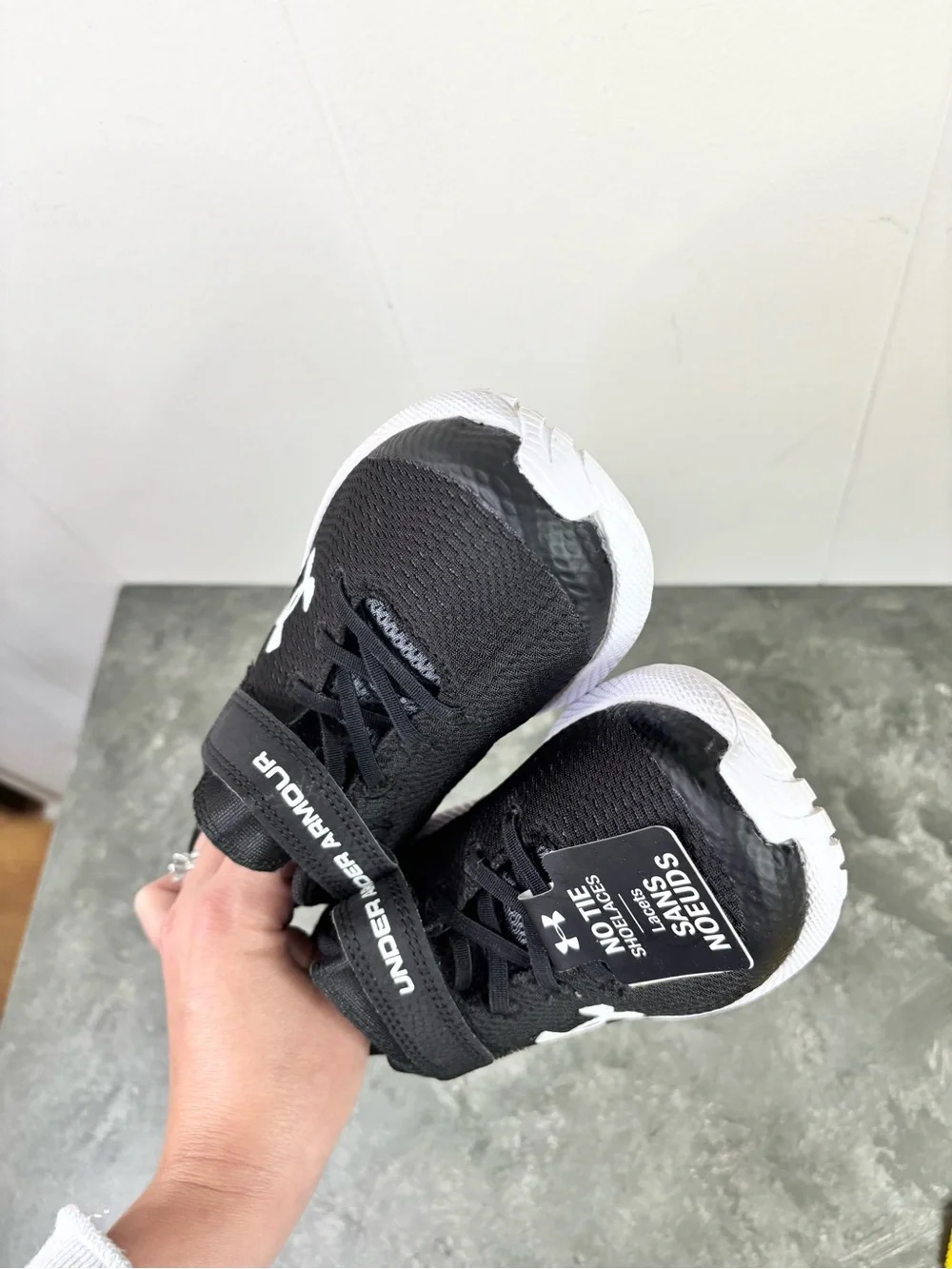 Under Armour Boys Pursuit 2 black white sneaker athletic no tie size 13.5